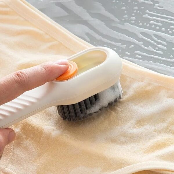 small brush or cleaning tool