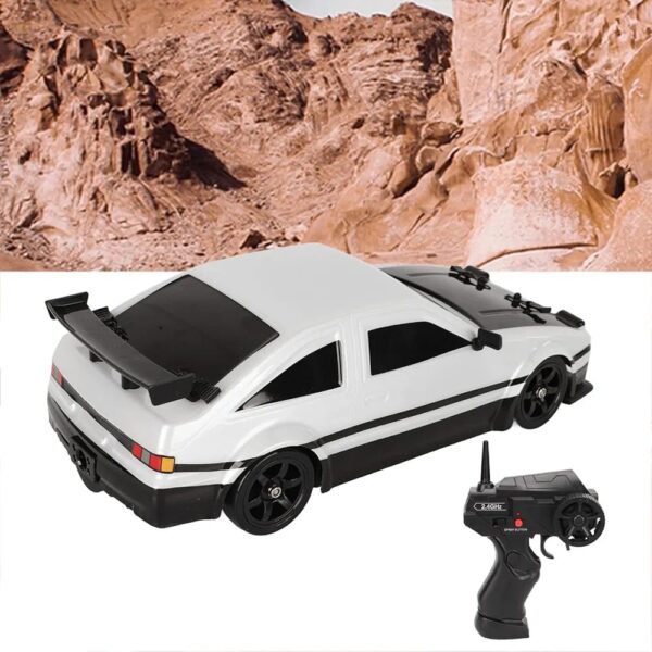 Racing 1:24 R/C drift racing