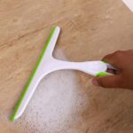 Handheld squeegee